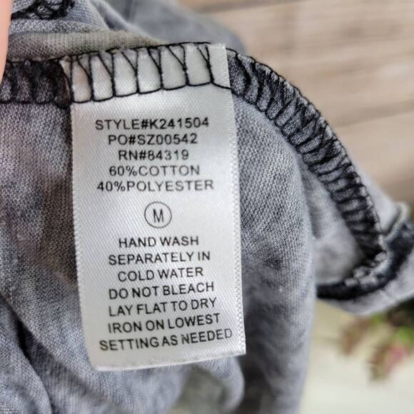 Cyrus Women's Gray Faded Long Sleeve Scoop Neck Distressed Sweater Size Medium - Picture 5 of 5